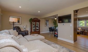 38 Holly Dr, Parlin, NJ 08859