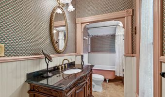 138 Third St, Ashland, OR 97520