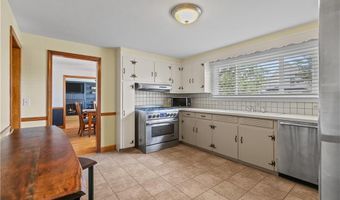 61 Richmond St, Bristol, RI 02809