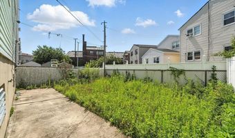16 OAK St, Bayonne, NJ 07002