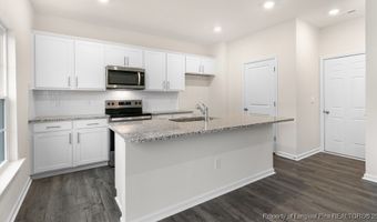 1064 Misty Creek Dr, Aberdeen, NC 28315