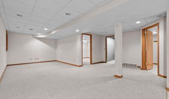 301 E WAYFARER Ln, Appleton, WI 54913