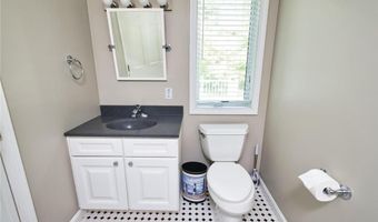 23 Fesser Ave, Bristol, RI 02809
