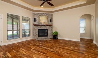 2106 Ridgecrest Dr, Weatherford, TX 76087