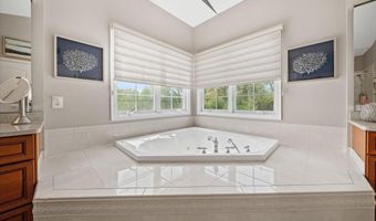 33 WATERTON Dr, Bear, DE 19701