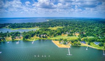74 ADAMS POINT Rd, Barrington, RI 02806