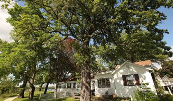 162 Pillsbury Pt, Arnolds Park, IA 51331