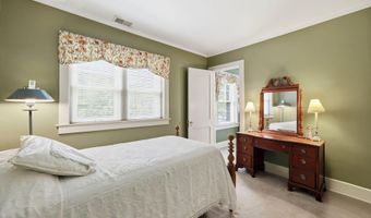 916 Audubon Pkwy, Audubon Park, KY 40213
