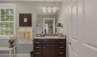 11 King Philip Ave, Bristol, RI 02809