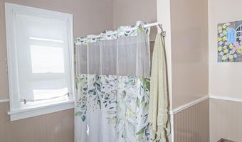 31 Dewitt St, Amsterdam, NY 12010
