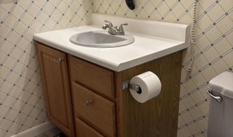 65 Smith St, Augusta, ME 04330
