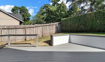 5689 D St, Springfield, OR 97478