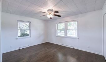 102 Highland Dr, Arkansas City, KS 67005