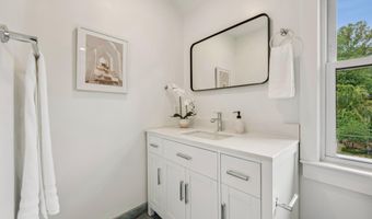 3801 LORCOM Ln N, Arlington, VA 22207