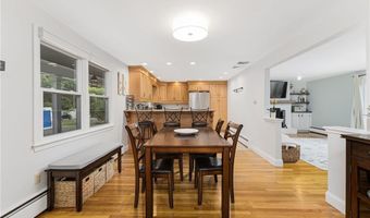 7 Jencks Rd, Cumberland, RI 02864