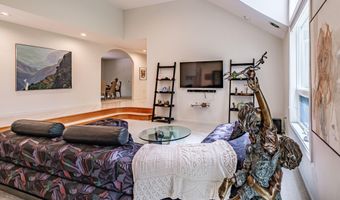 15 Inverness Rd, Falmouth, ME 04105