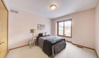 825 Brookside Dr, Ann Arbor, MI 48105