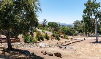 2855 N Victoria Dr, Alpine, CA 91901