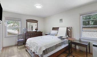 8418 STONE GATE Dr, Annandale, VA 22003