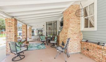 8916 Eastwood Dr, Abbeville, LA 70510