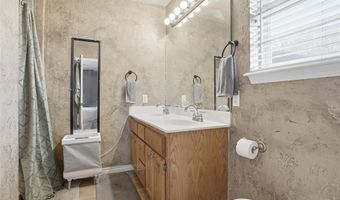 319 Cameron Dr, Altus, OK 73521