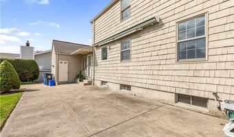 124 Longview Dr, Cranston, RI 02920