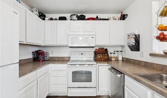 121 Silver Leaf Ln, Baldwin City, KS 66006