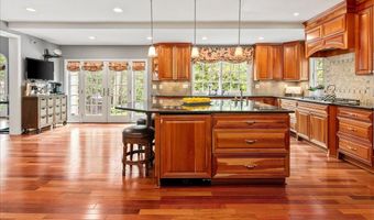 3801 WASHINGTON WOODS Dr, Alexandria, VA 22309