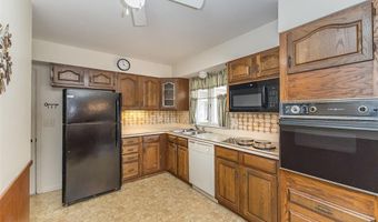 737 Smith Dr, Ballwin, MO 63011