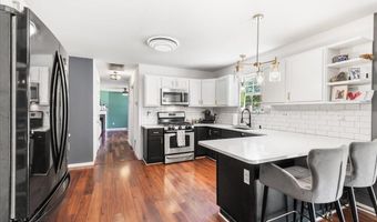 248 Church St, Belford, NJ 07718