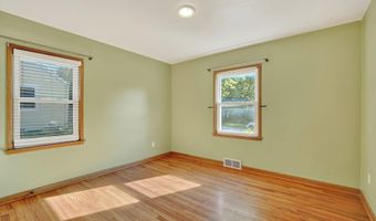 425 15th St, Ames, IA 50010