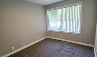 215 Almont Ave, Almont, MI 48003