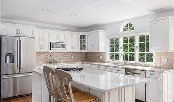 215 Watch Hill Dr, East Greenwich, RI 02818