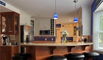 28 Mast Ct, Middletown, RI 02842