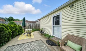 29 Park Ave, Belford, NJ 07718