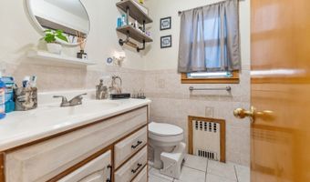 147 W 52nd St, Bayonne, NJ 07002