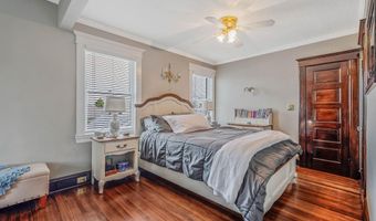 33 S Bay Ave, Amityville, NY 11701