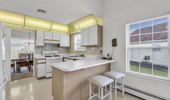 6 Snowdon Ct, Toms River, NJ 08757