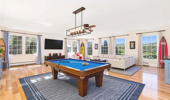 18 JH Dwyer Dr, Middletown, RI 02842