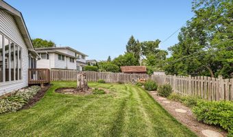1410 W Lexington Dr, Arlington Heights, IL 60004