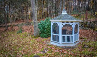 10 Maiden Ln, Bedford, NH 03110