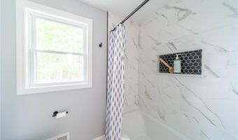 24 W Knollwood Cir, North Kingstown, RI 02852