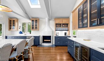 1 Harborview Dr, Newport, RI 02840