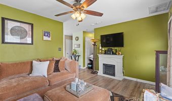 7123 Wandering Creek Dr, Charlotte, NC 28216