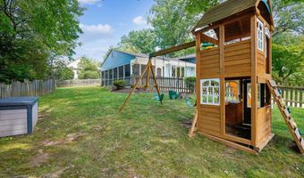 3831 N VERNON St N, Arlington, VA 22207