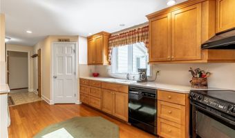288 W Maplemere Rd, Amherst, NY 14221