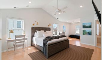 8 Jibsail Dr, Bayville, NJ 08721