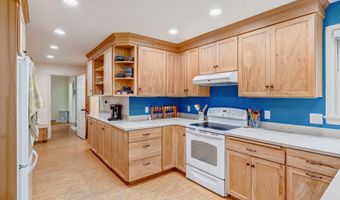 818 Ottawa Trl, Madison, WI 53711
