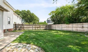 48 Wollaston St, Cranston, RI 02910