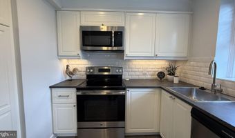 3050 S BUCHANAN St C2, Arlington, VA 22206